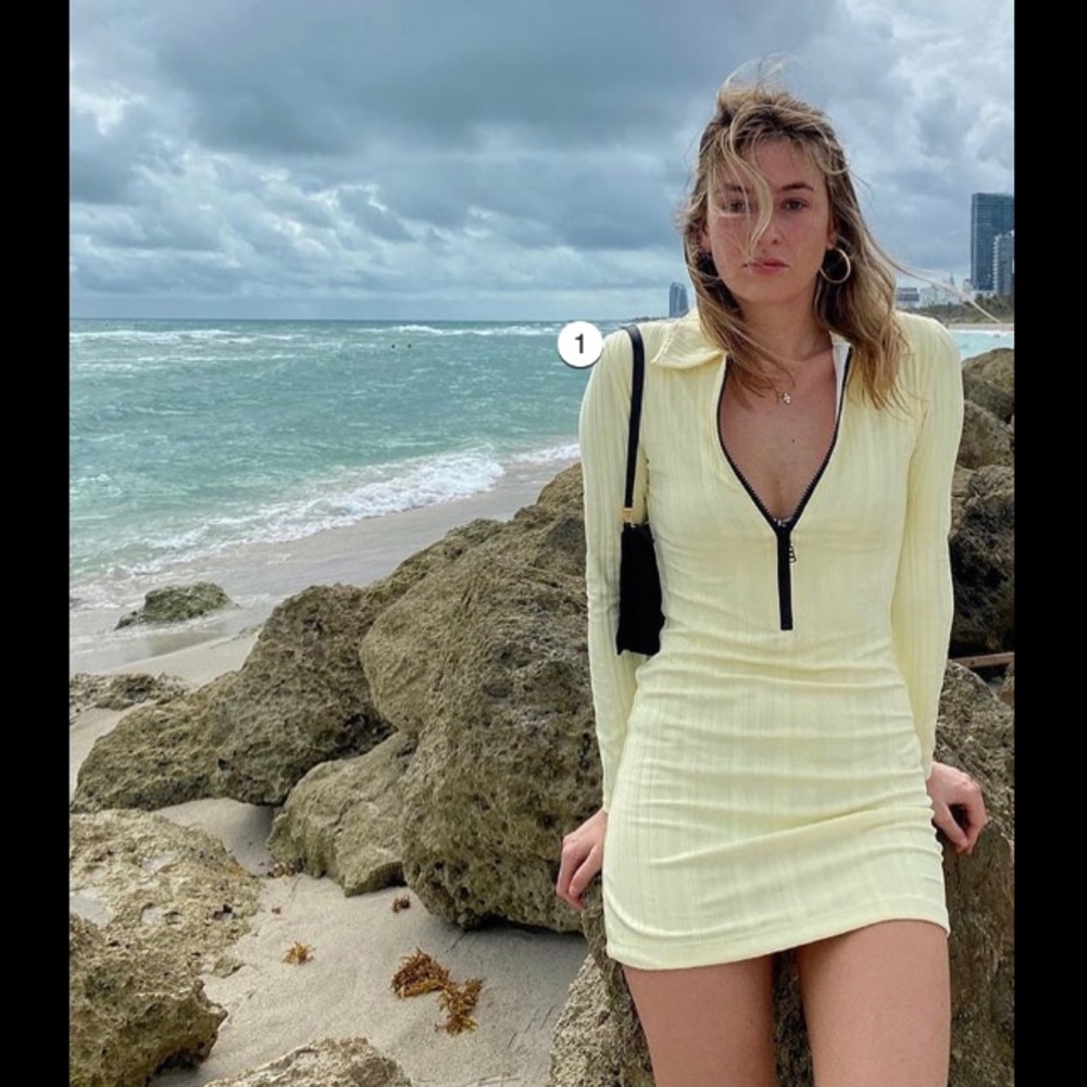 Solid and striped blonde zip dress s